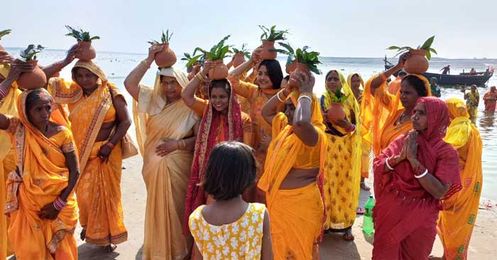 Women took out Kalash Yatra regarding Shrimad Bhagwat Katha