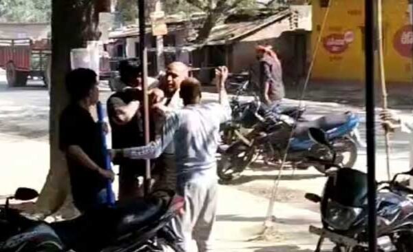 खेजुरी में मारपीट व कट्टा लहराने का वीडियो सोशल मीडिया पर वायरल