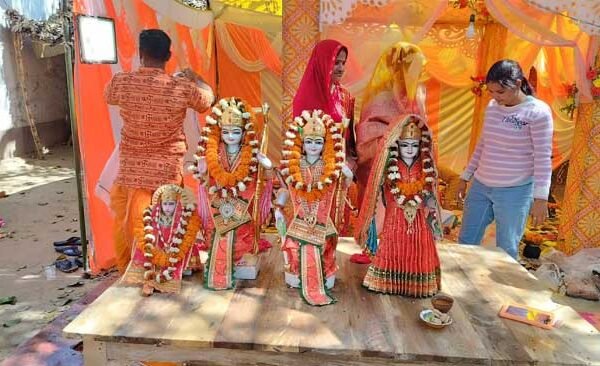 Ram Darbar was established at Ram Janaki Temple in Akhar