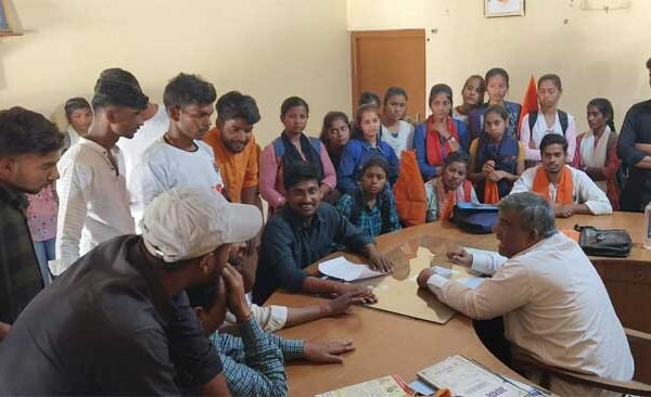 Bharatiya Vidyarthi Parishad protested in Mathura College Rasra