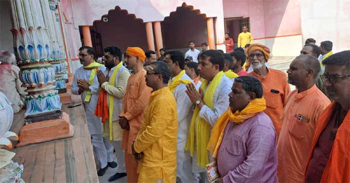 Arvind Rajbhar paid obeisance at the monasteries and took blessings before starting the election campaign.