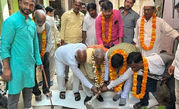 Rasra Municipality started the work by doing Bhoomi Pujan of CC Road, Pavers Block to be built at a cost of Rs 54 lakh.