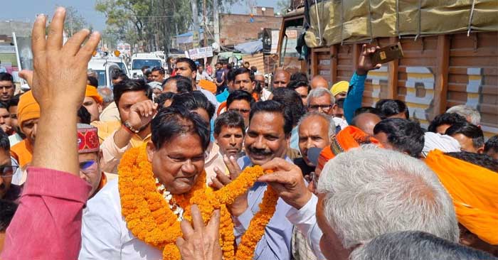 Ravindra Kushwaha got a grand welcome after becoming BJP candidate from Salempur Lok Sabha constituency for the third time.