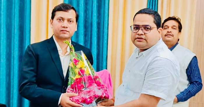 Anand Dubey became the new senior treasury officer of Ballia, took charge