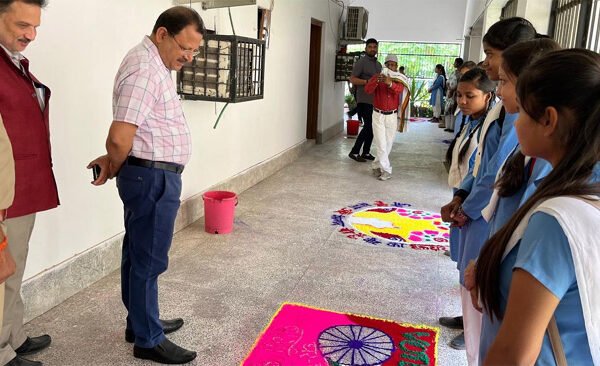 कलेक्ट्रेट सभागार में डीईओ ने मतदाता जागरूकता कार्यक्रम में दिलाई मतदान शपथ