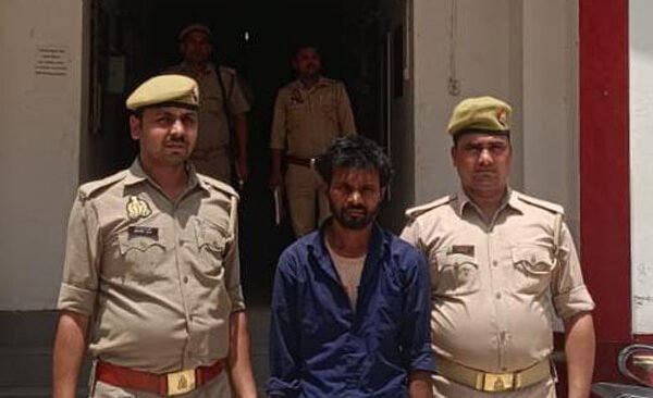 An accused related to POCSO Act was arrested by Bansdih police from Ambedkar Tirahe located in the court at 9 am on Thursday.
