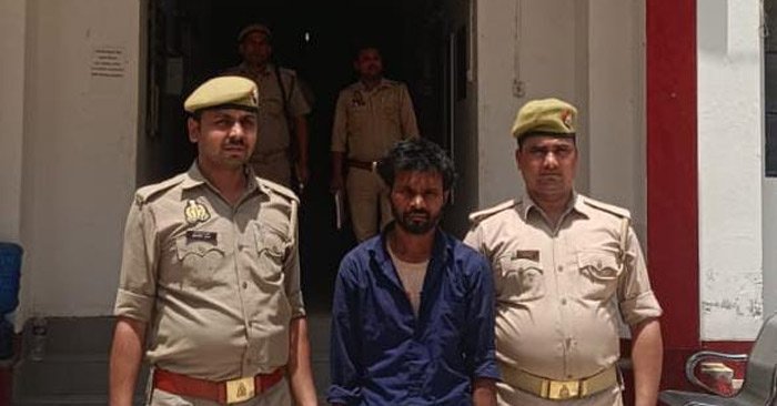 An accused related to POCSO Act was arrested by Bansdih police from Ambedkar Tirahe located in the court at 9 am on Thursday.