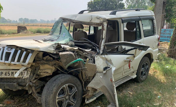 Four people injured in massive collision between tractor and Scorpio in Chilkahar