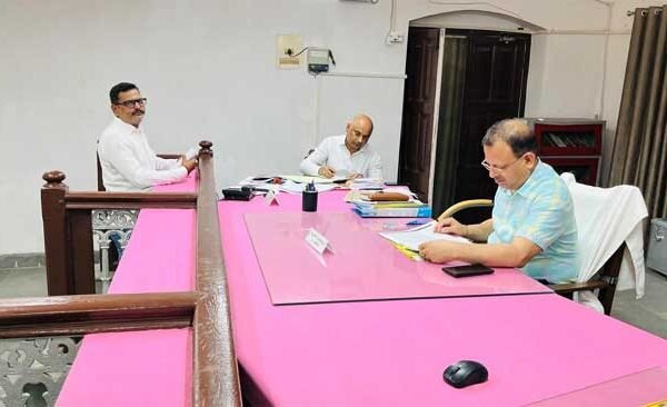 08 मई को एक प्रत्याशी ने किया नामांकन, कुल 13 प्रत्याशियों /प्रतिनिधियों ने लिए नामांकन फॉर्म