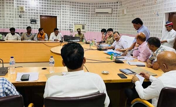District Election Officer held a meeting with candidates/representatives of independent or political parties.