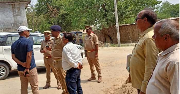 Observer inspected Bihar border and highly sensitive plus polling stations of Bairiya area, instructed to deal strictly with those who create obstacles in voting.