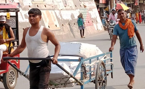 मजदूरों में शिक्षा व जागरूकता की कमी