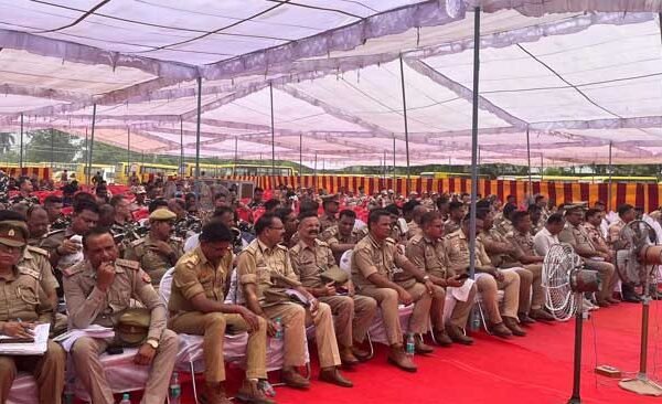 Ballia Election News: Briefing of police force officials in the presence of District Election Officer