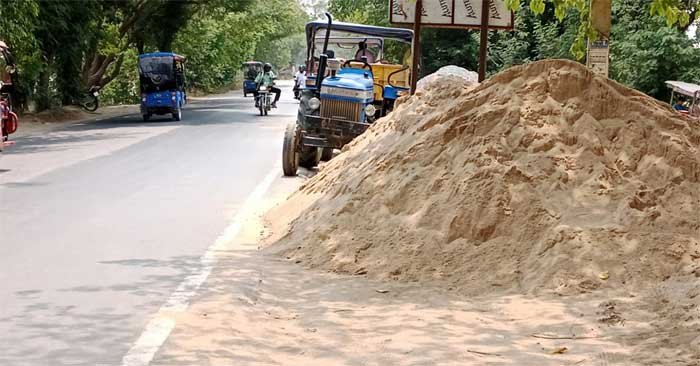 The road itself has been turned into a warehouse of gravel and sand, people are losing their lives due to the carelessness of the department.