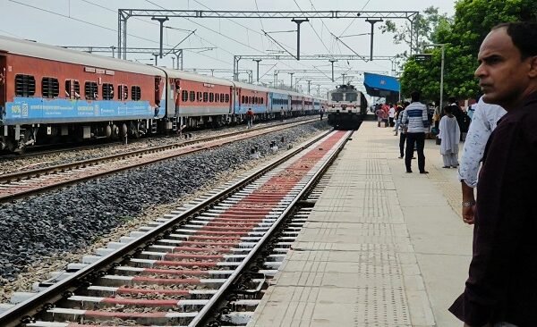 Belthra kiirharapur Train
