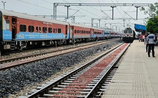 Belthra kiirharapur Train