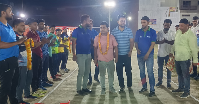 https://ballialive.in/2024/128992/ballia-district/the-first-match-of-the-night-cricket-competition-was-thrilling-in-belthara-road/