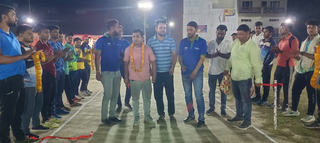 https://ballialive.in/2024/128992/ballia-district/the-first-match-of-the-night-cricket-competition-was-thrilling-in-belthara-road/