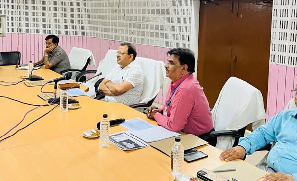 Ballia News: District Magistrate held a meeting for the successful implementation of special communicable disease control campaign from 01 to 31 July and Dastak campaign from 11 to 31 July 2024