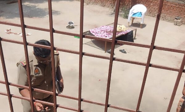 Ballia Breaking News: A person sleeping in a shop in Bhimpura was murdered by slitting his throat, police started investigation