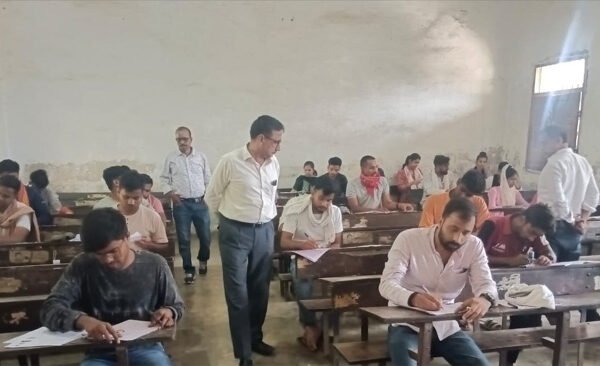 Ballia News: IGNOU Assistant Regional Director inspected Satish Chandra College