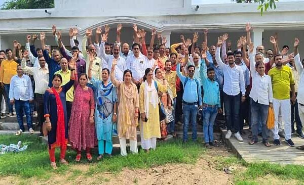 Bansdih TEacher Protest