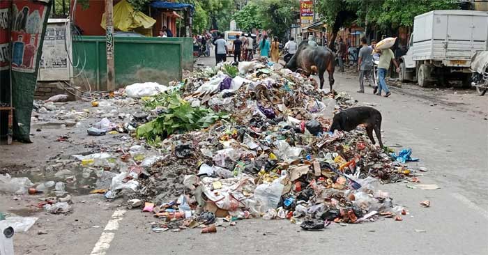 Ballia News: The claim of clean and beautiful Ballia fails, garbage was not picked up till 12 noon