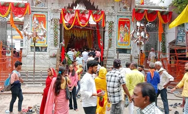Ballia News: Bhrigu Nagari was filled with Har-Har Mahadev on Shivratri of the month of Sawan
