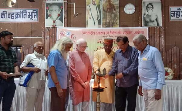 Ballia News: Various programs held in Bapu Bhawan Town Hall on Goswami Tulsidas Jayanti