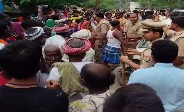 Bansdih Flood Rashan Rush