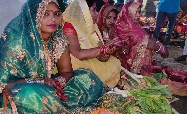Ballia News: Crowds of devotees gathered on the Ghats for Chhath