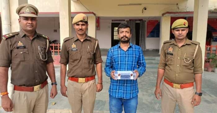 Ballia News: On Wednesday, the police arrested the named accused Praveen Kumar Singh from near Gadwar police station area