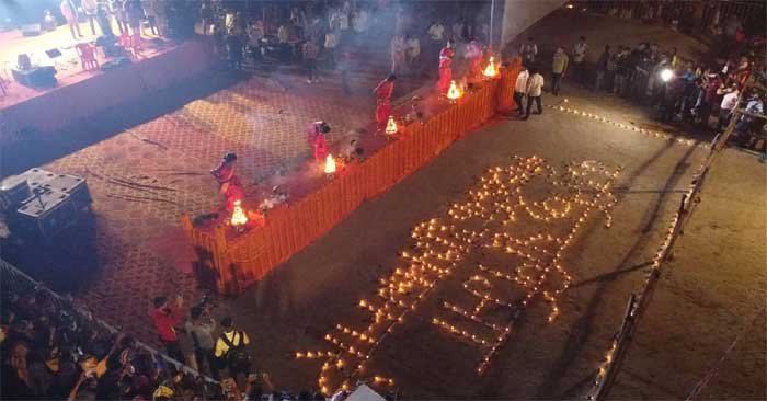 Ballia News: Kartik Purnima bath started after midnight, devotees kept taking a dip at Sangam bank till late afternoon on Friday