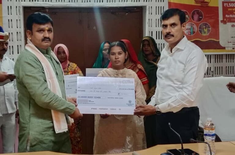 DM Ballia Cheque