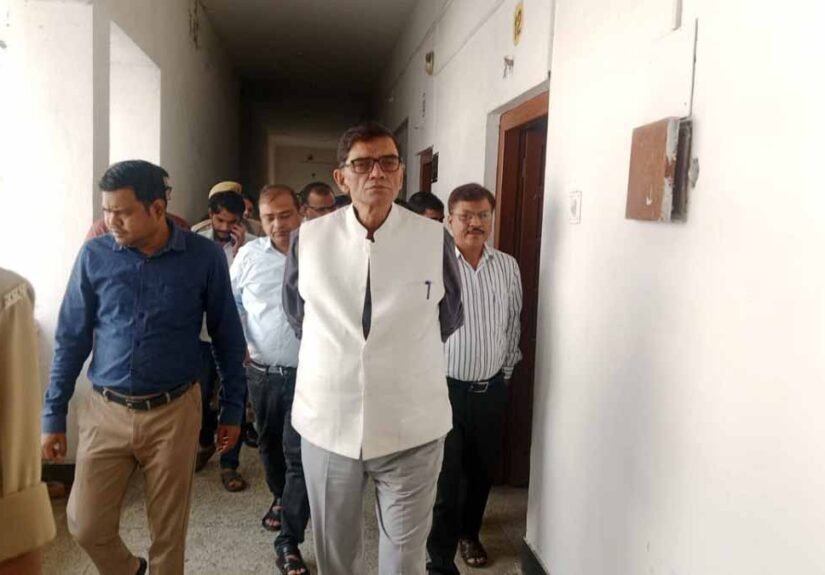 DM Ballia Nirikshan