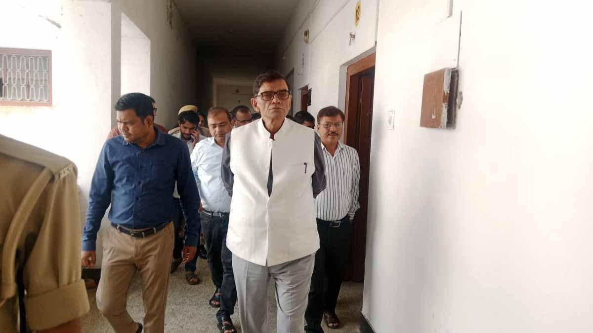 DM Ballia Nirikshan
